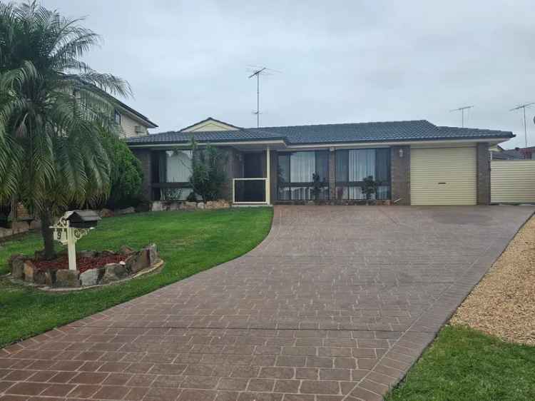 3 Bed House in St Clair - Modern Kitchen & Huge Storage