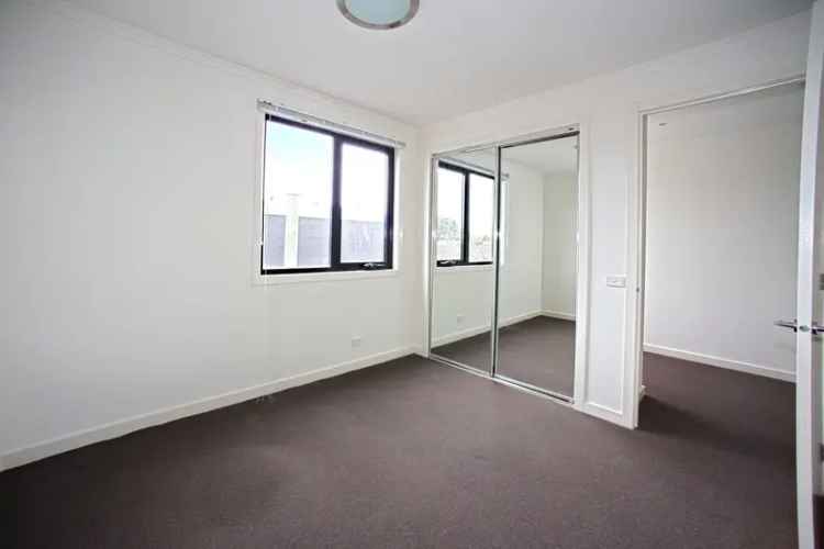 2 rooms apartment of 216 m² in Melbourne