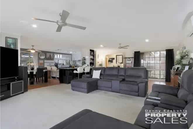 House For Sale , 33, Wirrana Drive, Moe, Victoria