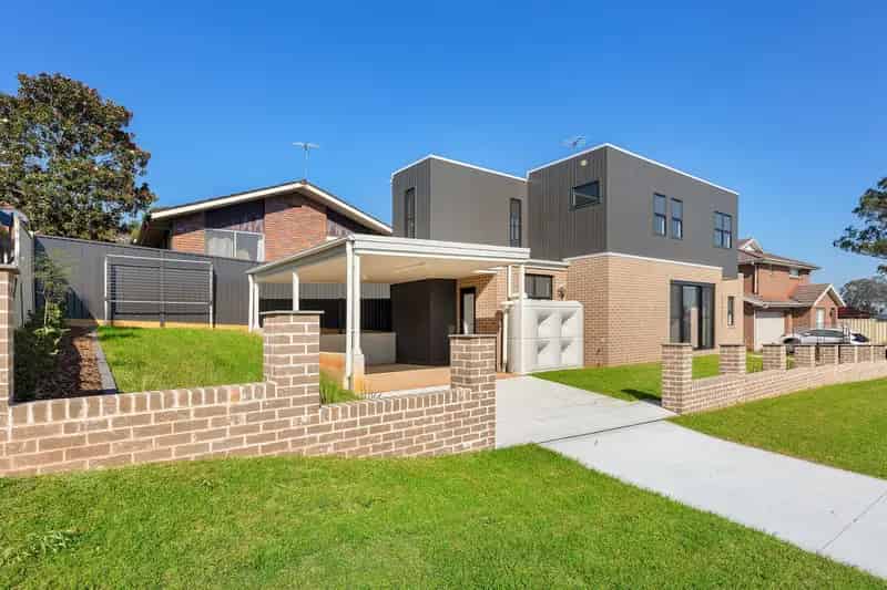 Real Estate For Sale - 19 Westmoreland Road - Leumeah , NSW
