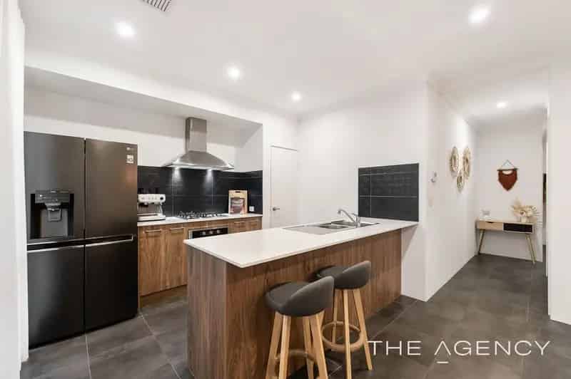 House For Sale - 13 Cedarleaf Ent, Treeby WA 6164