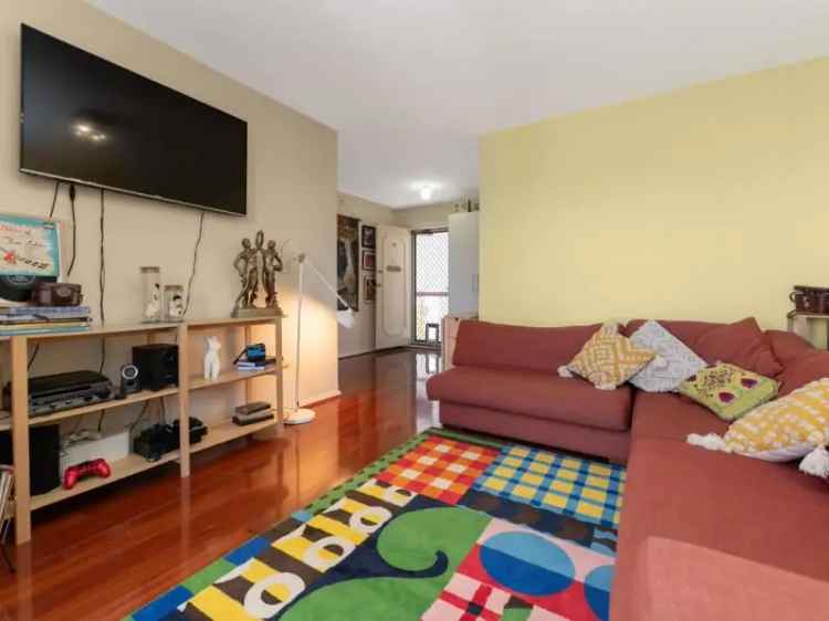 2 Bed 1 Bath Apartment Near Swan River Perth CBD Airport