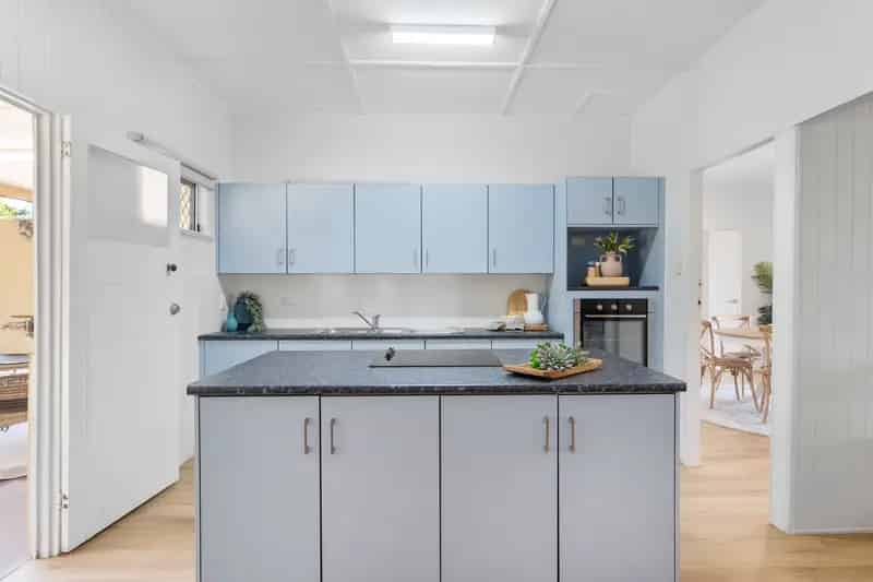 Spacious Duplex in Central Locale!
