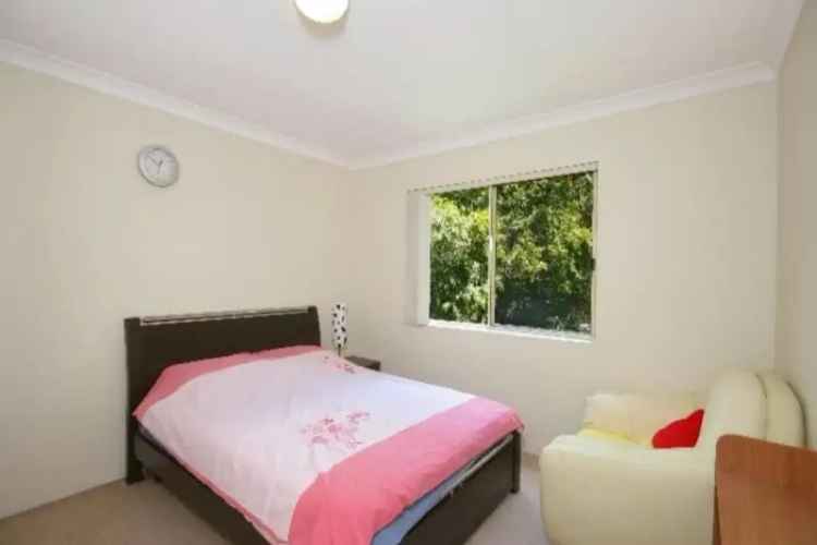 Hornsby Two Bedroom Unit Near Westfield and Train Station