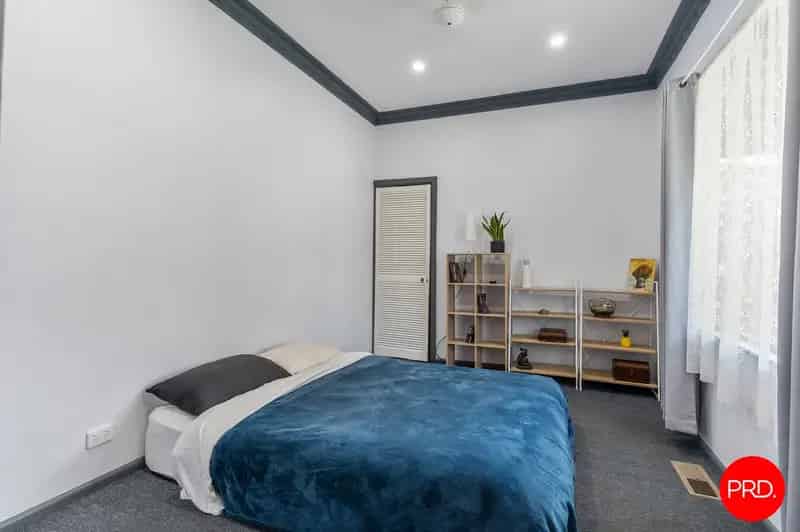 Family Home With Large 12 x 9 Workshop!