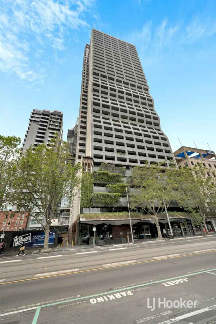 2 rooms apartment of 235 m² in Melbourne