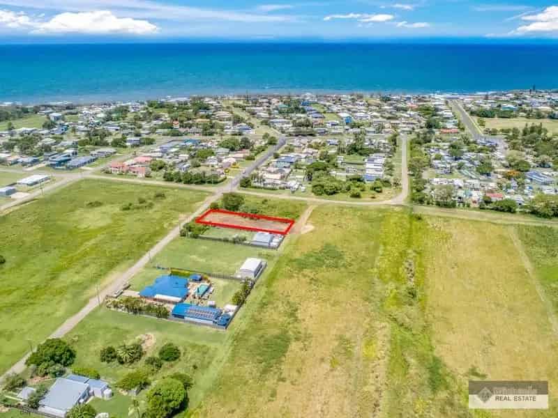 Ready-to-Build 956m² Block in Quiet Burnett Heads!