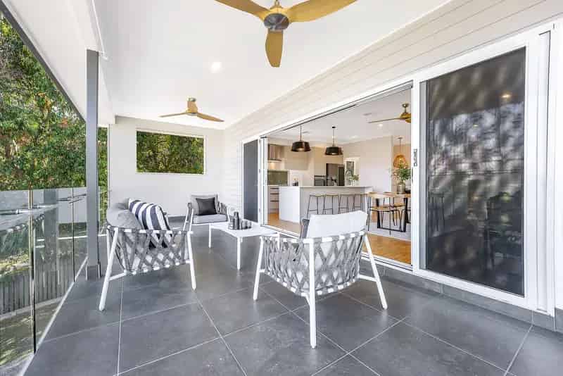 Contemporary Family Haven: Serene Cul-de-Sac Living