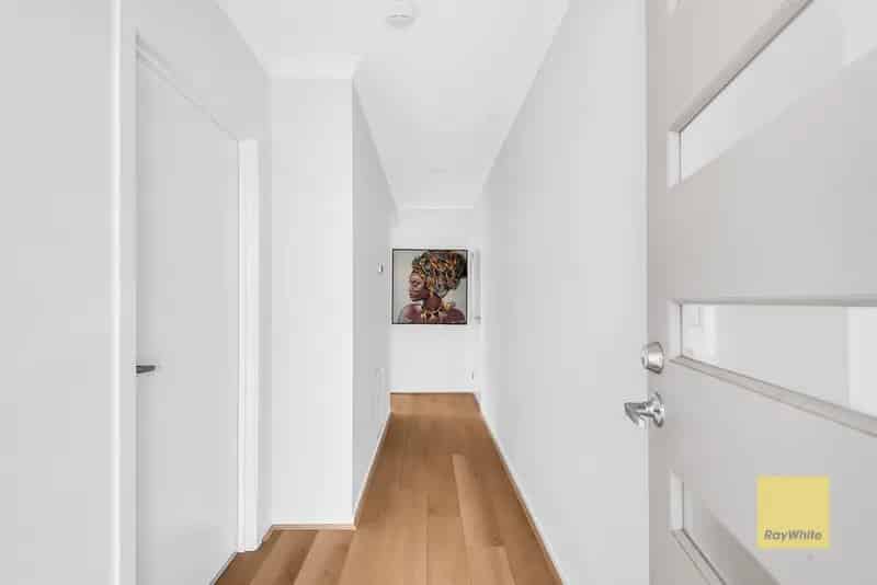 Creekstone Estate/FHOG  available / Close by Tarneit Central