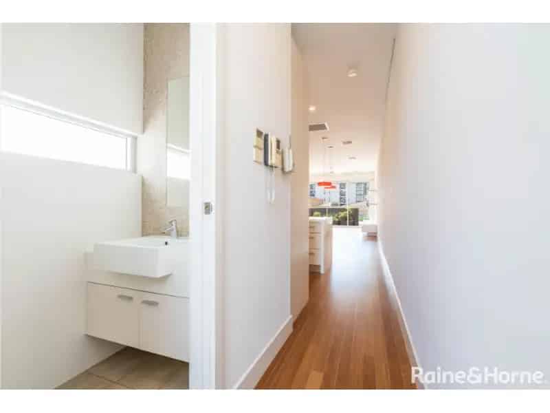 Simply Irresistible! - City Living At Its Best