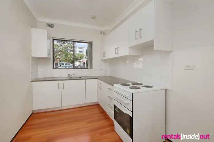 2 Bedroom Unit Sydney City Skyline Views Near UTS and Sydney University