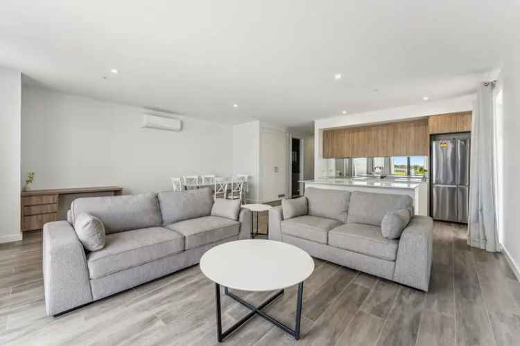 Brand New! 3 Bedroom Fully Furnished Apartment In The Heart Of Tonsley