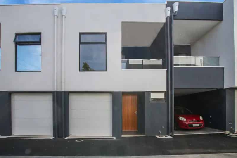 (3-Month Lease) Modern Brand-new Stylish Townhouse in a Prime Location!