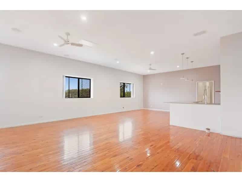 Spacious & Stylish Unit - Electricity & Water Included!