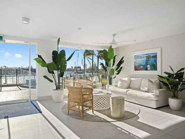 2 Bedroom 298m² Burleigh Heads Beachfront Apartment