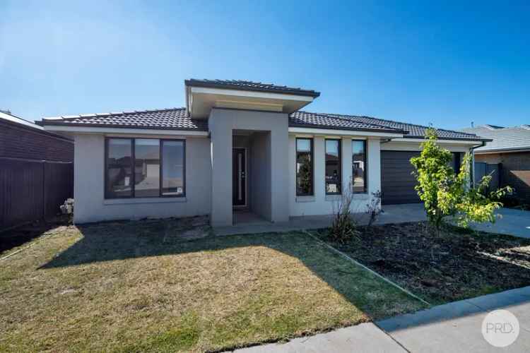 SPACIOUS FAMILY HOME WITH TWO LIVING AREAS