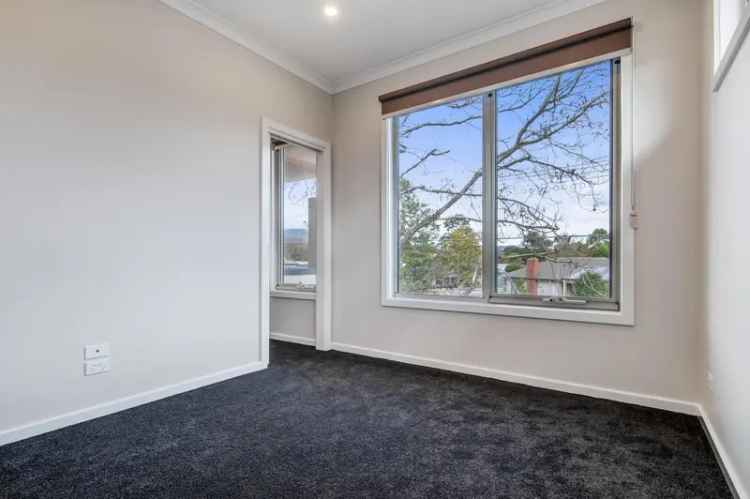 3 rooms apartment of 248 m² in Melbourne