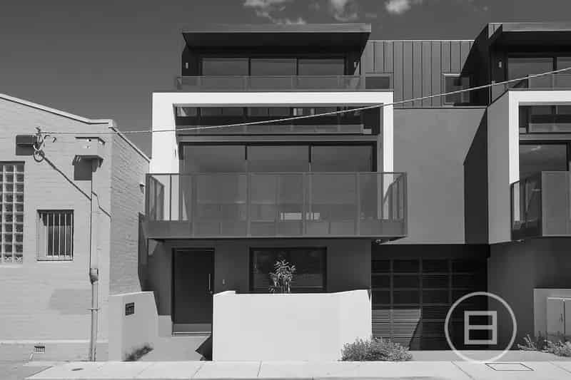 Luxurious townhouse for rent in Windsor with 4 bedrooms and private lift