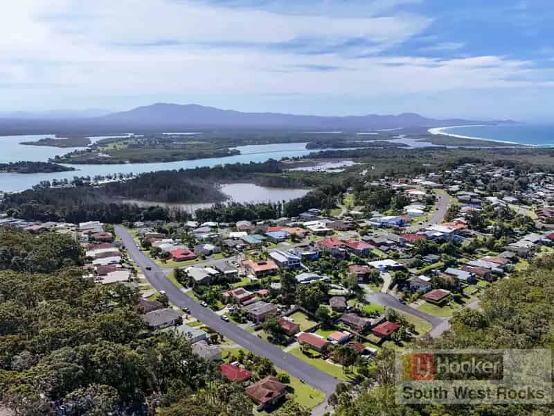 Buy House in Marlin Drive Spacious Home with 4 Bedrooms and 3 Bathrooms