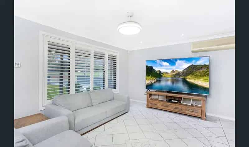 Real Estate For Lease - 54 Mackenzie Boulevard - Seven Hills , NSW