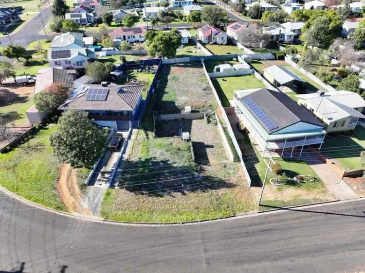 Well-fenced Block in Sought After Area