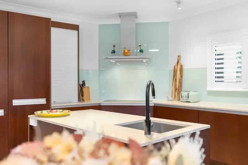 A Prestigious Three-Bedroom Top Floor Apartment in Yorkeys Knob | "The Beachside"