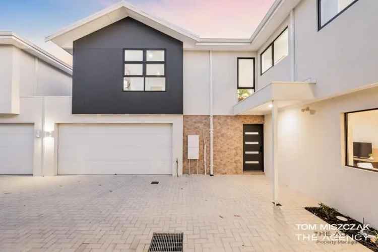 4 Bed 3 Bath Townhouse Near Curtin University