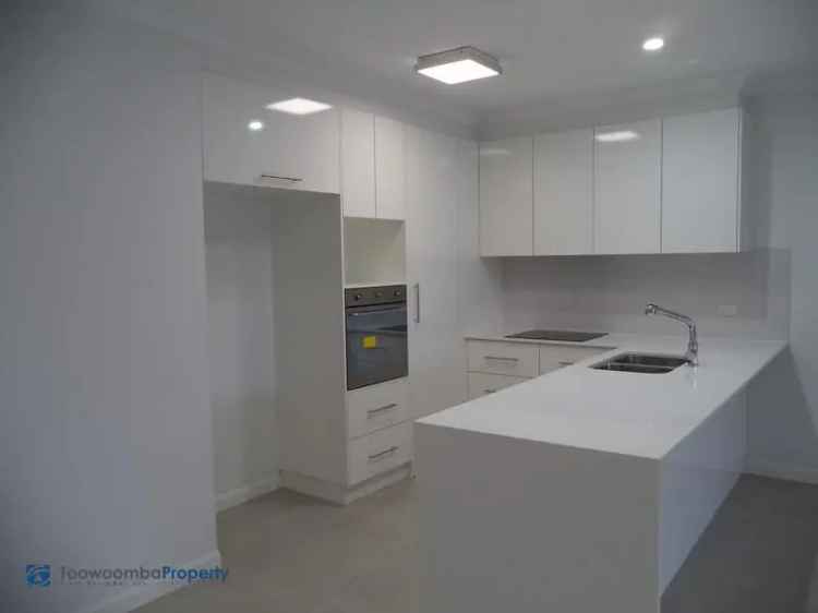 Modern 2-Bedroom Unit near Centenary Heights School