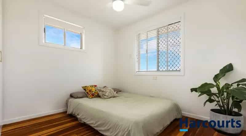 Family Home in Central Location!