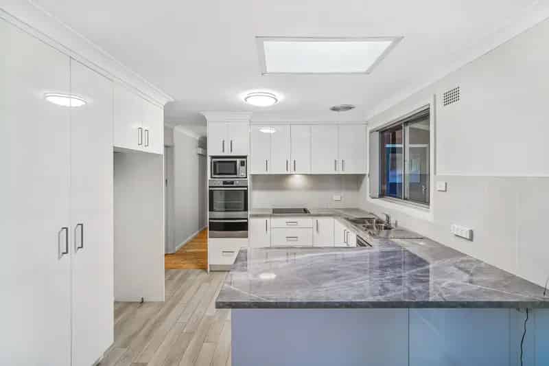 Real Estate For Lease - 16 Helicia Avenue - Figtree , NSW