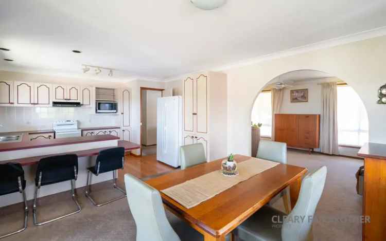 Buy House in Bathurst with Scenic Views and Spacious Living