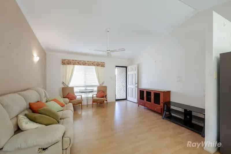 LOW-MAINTENANCE NEAT AND TIDY 2-BEDROOM UNIT!