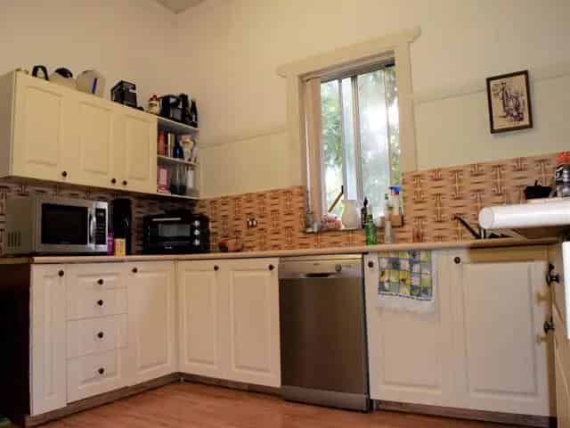 "EXPANSIVE BRICK VENEER HOME SHOWCASING FEDERATION STYLE FEATURES"