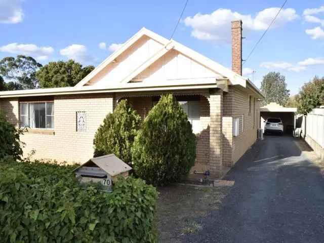 "EXPANSIVE BRICK VENEER HOME SHOWCASING FEDERATION STYLE FEATURES"