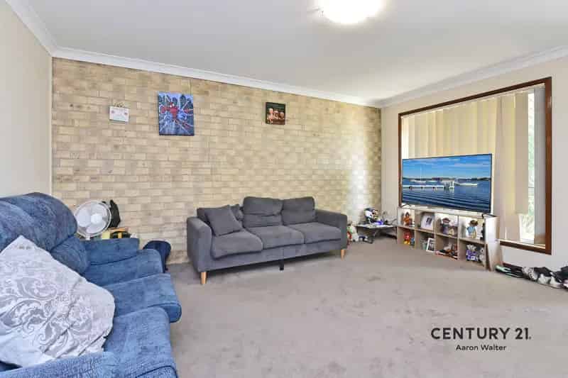 90 Tennent Road, Mount Hutton NSW 2290 - Duplex For Sale