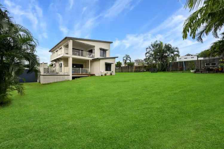 Bushland Beach Double Storey Home - 4 Bed 2 Bath - Ocean Views