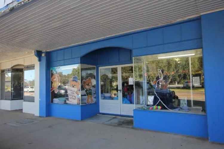 DOUBLE SHOP FRONT ON MAIN STREET