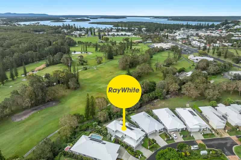 A Grade Living On The Fairway