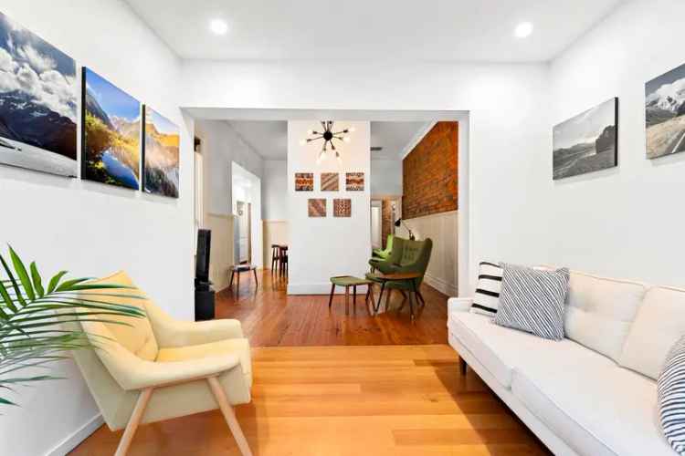 Ascot Vale Freestanding Home: 3 Beds, Modern Kitchen, Backyard Sanctuary