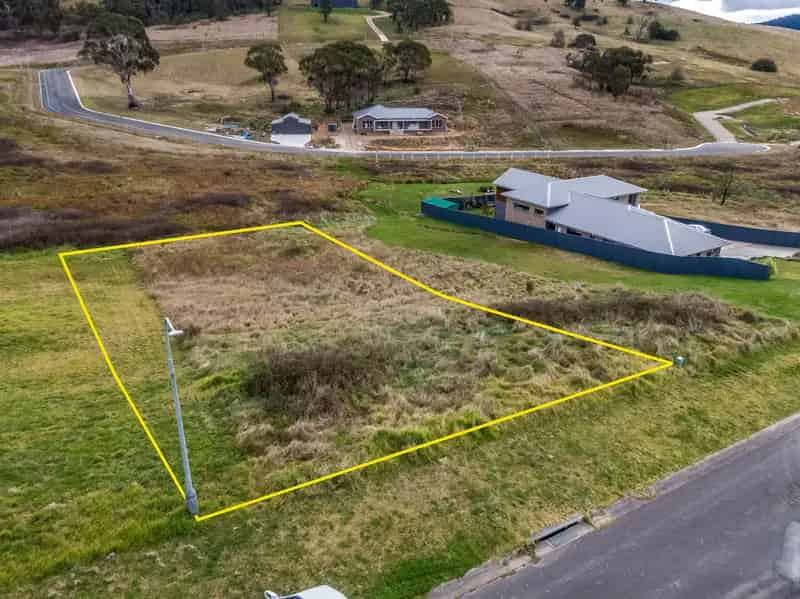 Vacant land for sale in Bowen Vista Estate with available services