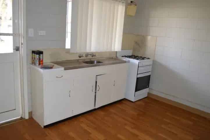 Duplex close to Shops!