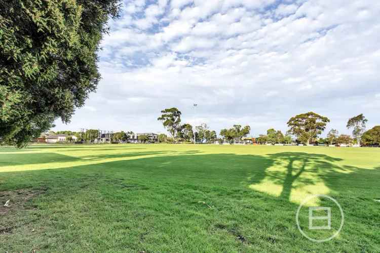 Luxury Family Home near Cole Reserve