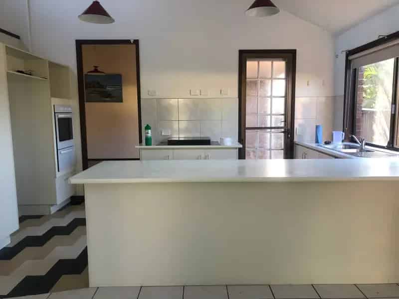 8 Lakkari Street, Eight Mile Plains QLD 4113 - House For Lease