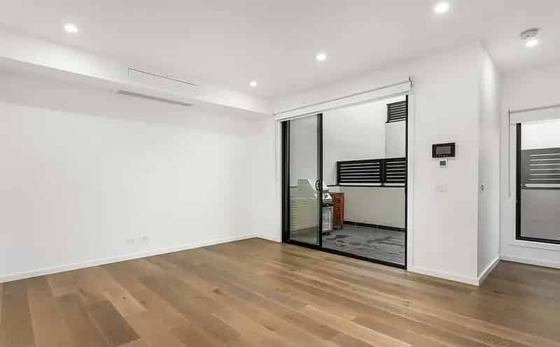Buy Townhome Near Pascoe Vale Station with Modern Features