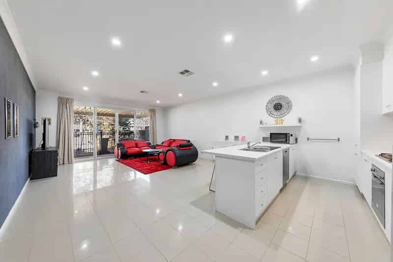 Oversized Townhouse Overlooking Reserve & Wetlands