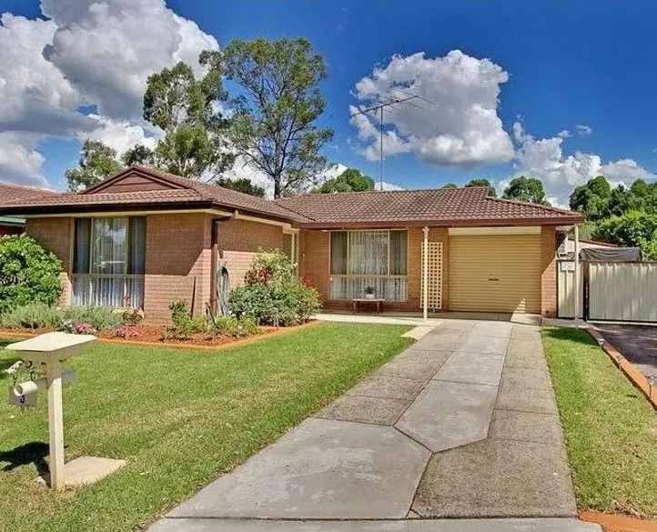 Lease 3 Bedroom House in Bligh Park with Modern Features