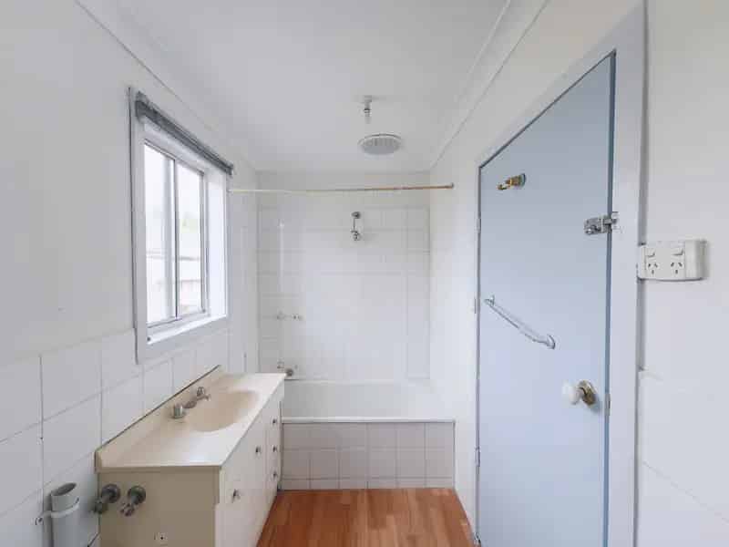 Buy house in Melbourne with 3 bedrooms and modern features