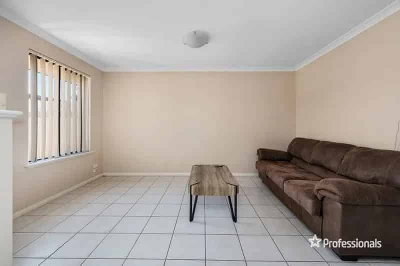 Solid Investment Opportunity on Collins - Act Now!