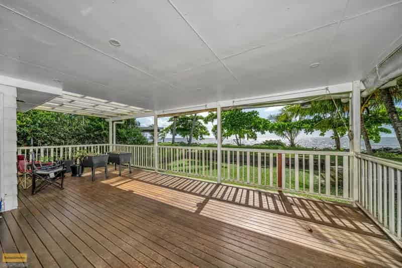 House For Sale , Flying Fish Point, Queensland