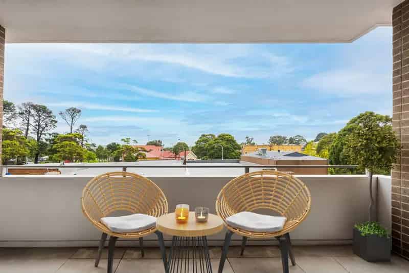 Buy Low Maintenance Apartment in Helensburgh with Lift Access and Courtyard